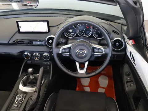 Mazda MX-5 (Roadster)