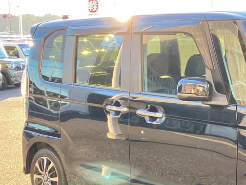 Honda N-BOX Custom