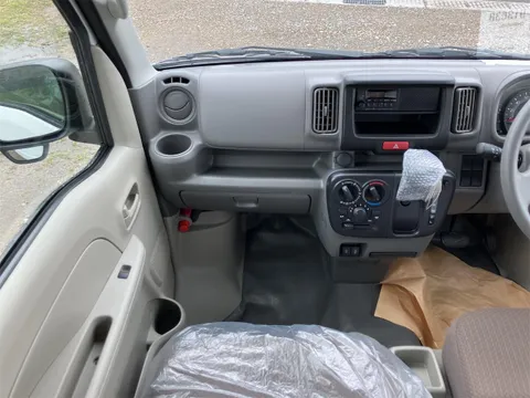 Nissan Clipper Van