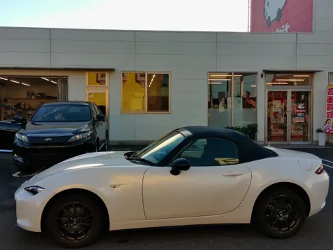 Mazda MX-5 (Roadster)