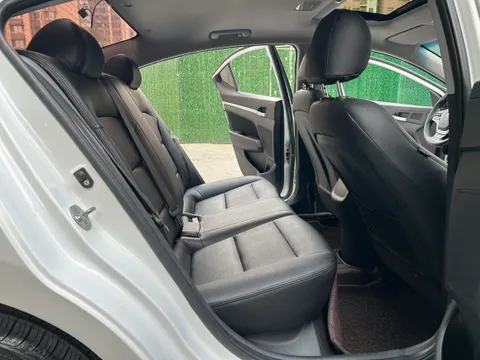 Hyundai Elantra (Avante)