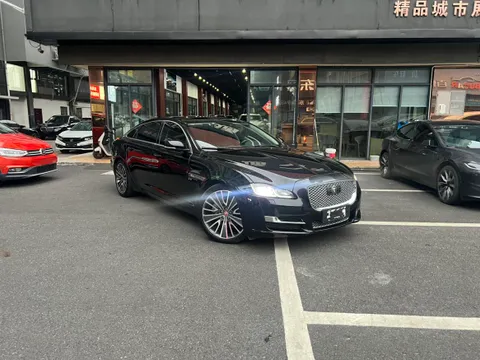 Jaguar XJ