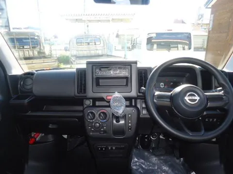 Nissan Clipper Van
