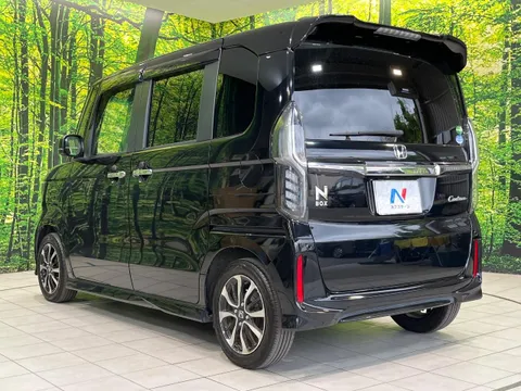 Honda N-BOX Custom