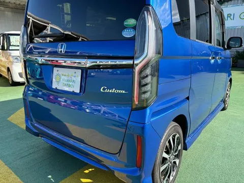 Honda N-BOX Custom
