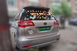 BYD M6