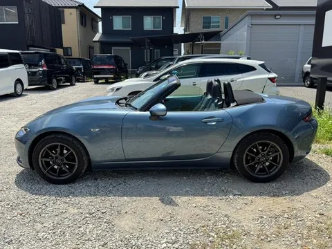 Mazda MX-5 (Roadster)