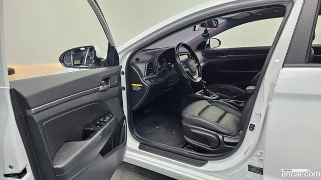 Hyundai Elantra (Avante)