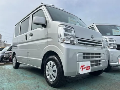 Nissan Clipper Van