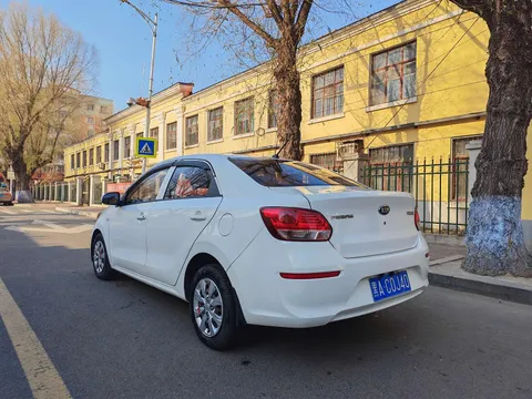 Kia Pegas