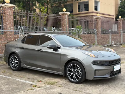 Lynk & Co 03