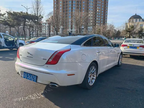 Jaguar XJ
