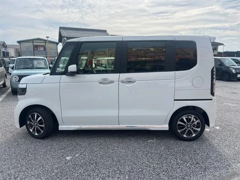 Honda N-BOX Custom
