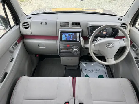 Toyota Pixis Space