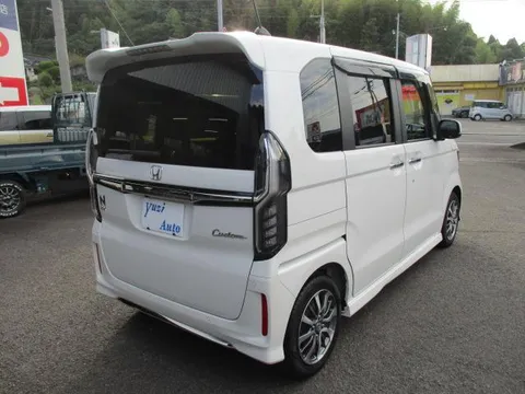 Honda N-BOX Custom