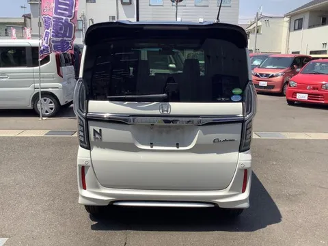 Honda N-BOX Custom