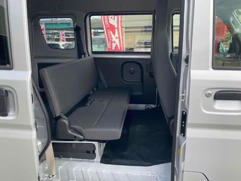 Nissan Clipper Van