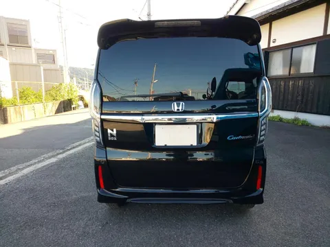 Honda N-BOX Custom