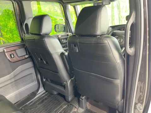 Honda N-BOX Custom