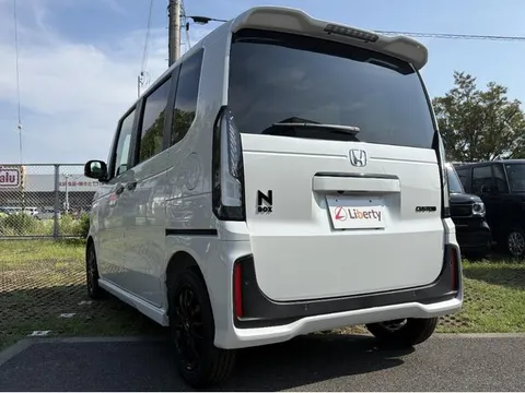 Honda N-BOX Custom