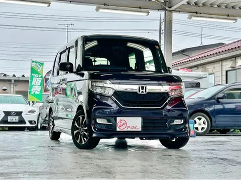 Honda N-BOX Custom