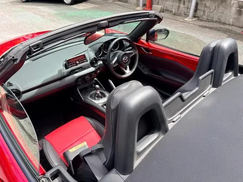 Mazda MX-5 (Roadster)