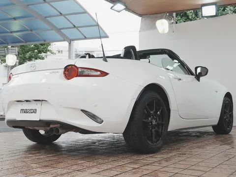 Mazda MX-5 (Roadster)