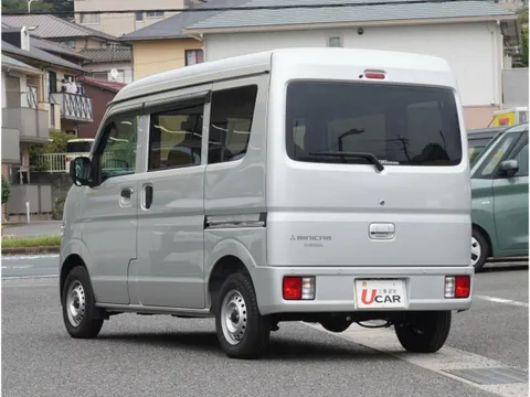 Mitsubishi Minicab Van