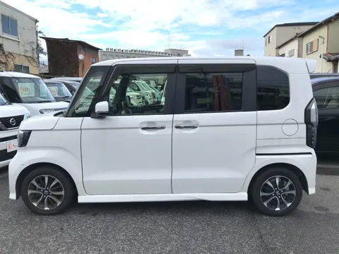Honda N-BOX Custom