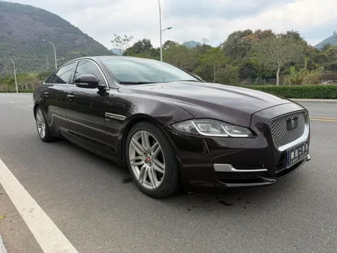 Jaguar XJ