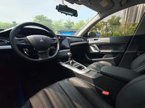 Peugeot 408