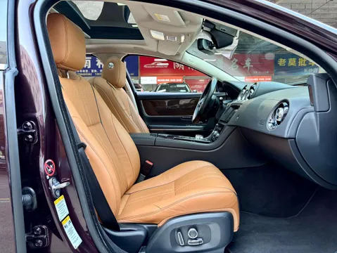 Jaguar XJ