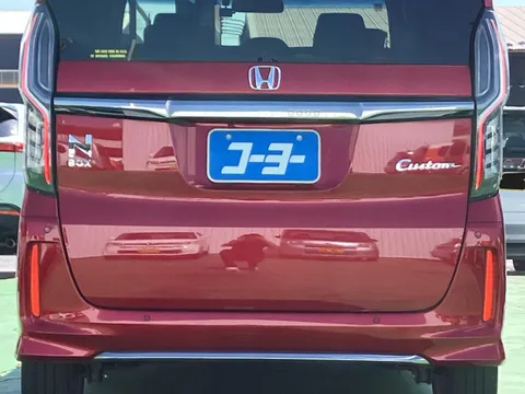 Honda N-BOX Custom