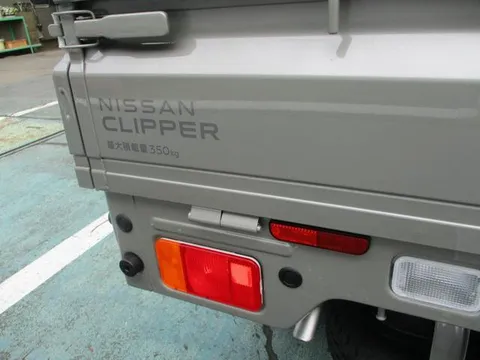 Nissan Clipper Truck