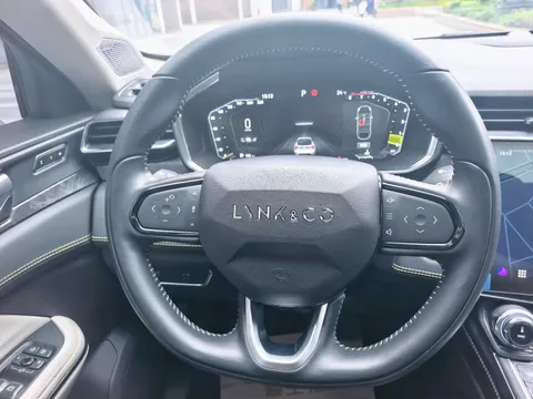 Lynk & Co 05