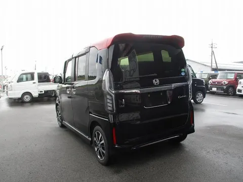Honda N-BOX Custom