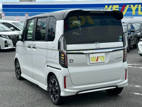 Honda N-BOX Custom
