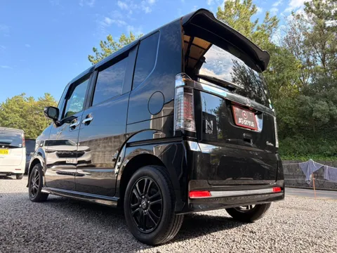 Honda N-BOX Custom