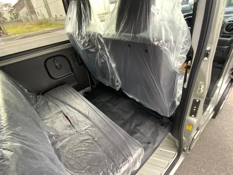 Nissan Clipper Van