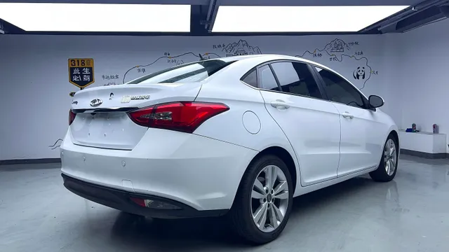 Chery Arrizo 5