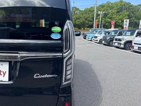 Honda N-BOX Custom