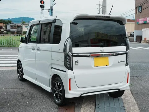 Honda N-BOX Custom