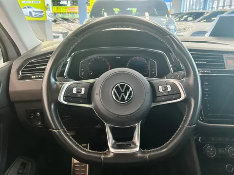 Volkswagen Tiguan L