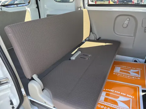 Nissan Clipper Van