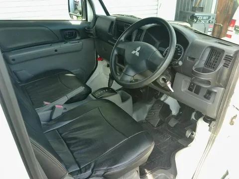 Mitsubishi Minicab Van