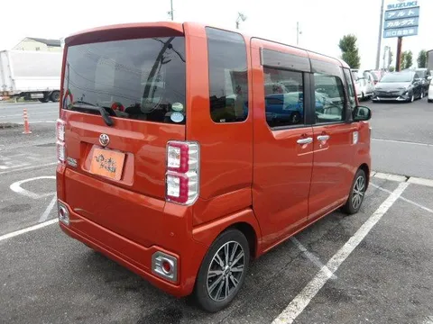 Toyota Pixis Mega
