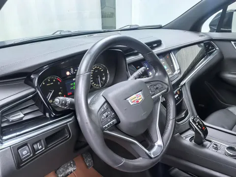 Cadillac XT6