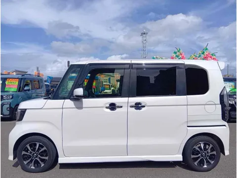 Honda N-BOX Custom