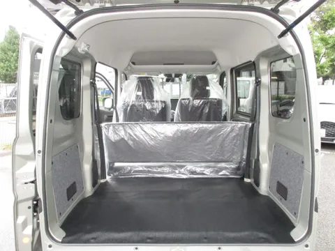 Nissan Clipper Van