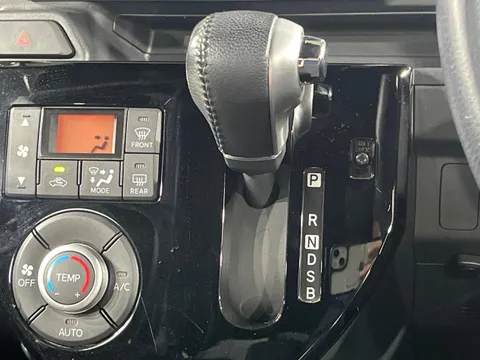 Toyota Pixis Mega